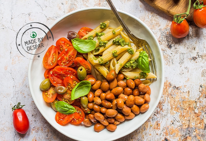 Pasta integrale al pesto con fagioli e pomodorini