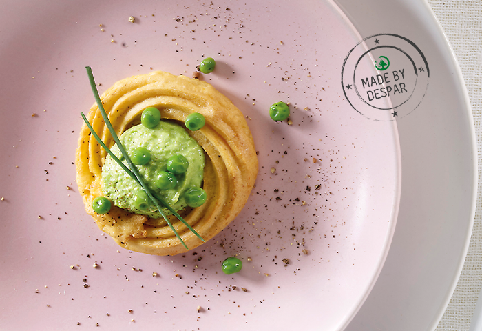 Patate duchessa con mousse di piselli, cipollotto e tofu