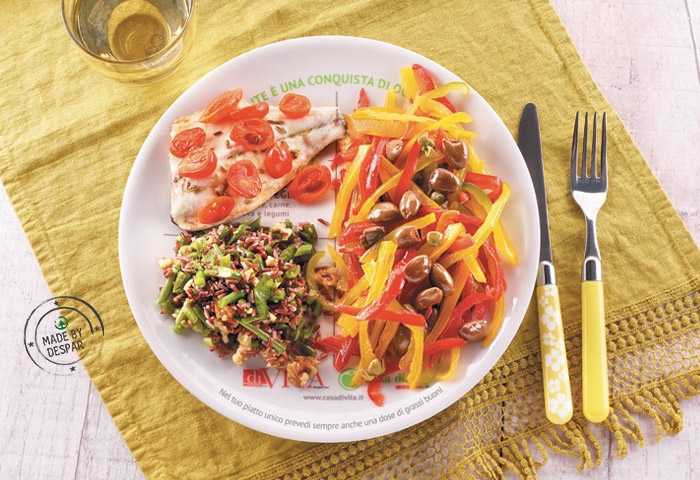 Piatto unico con peperoni marinati, orata al cartoccio, riso rosso con pesto di fagiolini