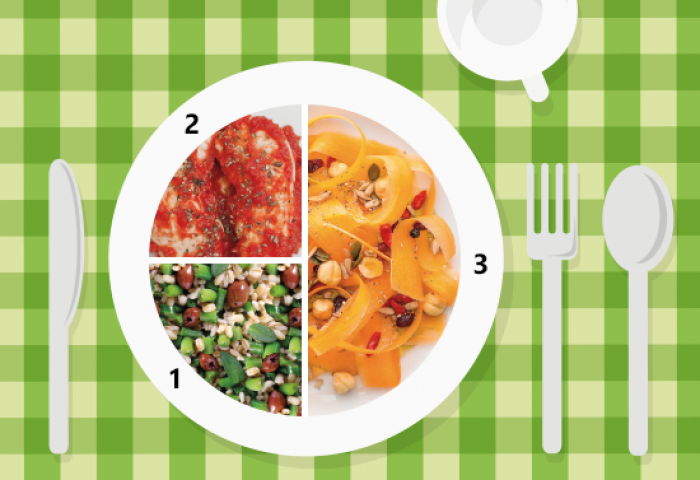 Piatto unico: nastri di carote, insalata di orzo e pollo