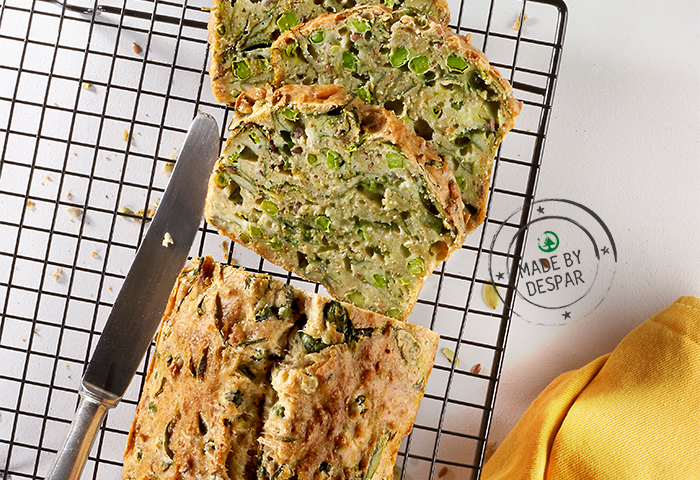 Plumcake salato con piselli, spinaci e pecorino