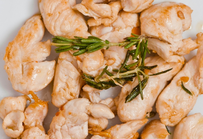 Pollo marinato al rosmarino e olio