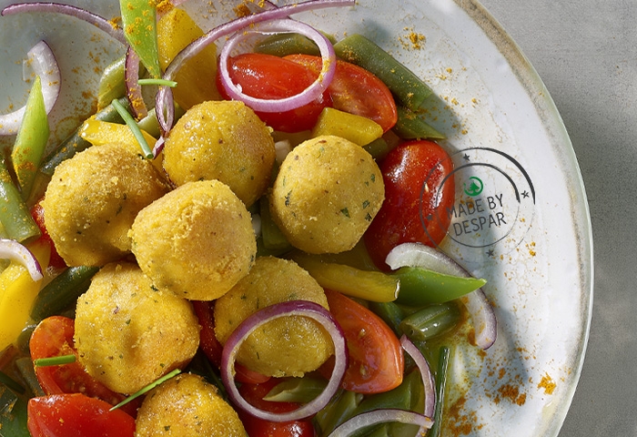 Polpette di legumi con crudaiola di verdure ed erbe aromatiche