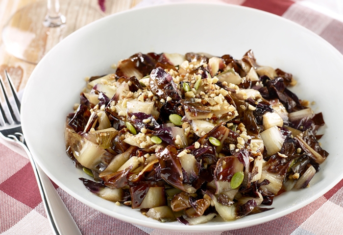 Radicchio con nocciole