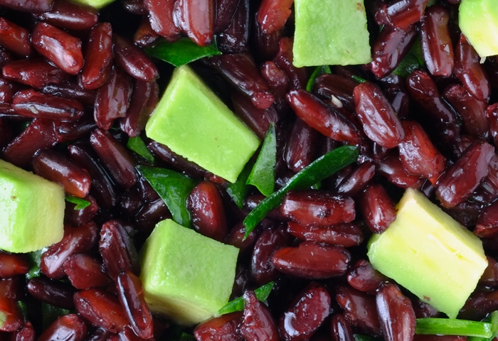 Riso integrale con avocado e rucola