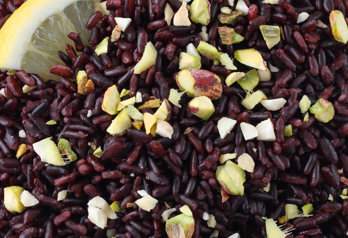 Riso Venere con zenzero e pistacchi