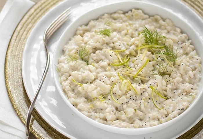 Risotto semintegrale al limone e zenzero, con finocchio e semi di papavero