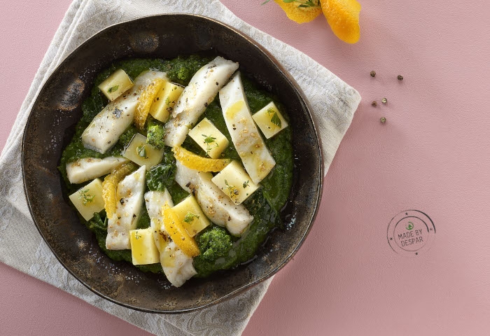 Rombo chiodato al vino con patate su crema di cime di rapa