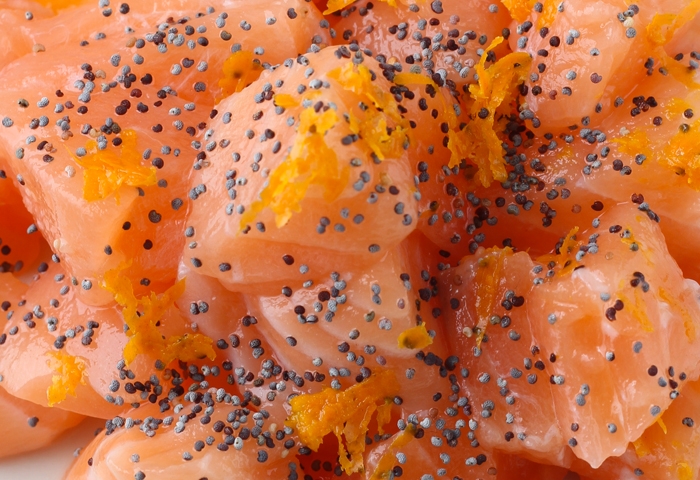 Salmone all'arancia con semi di papavero