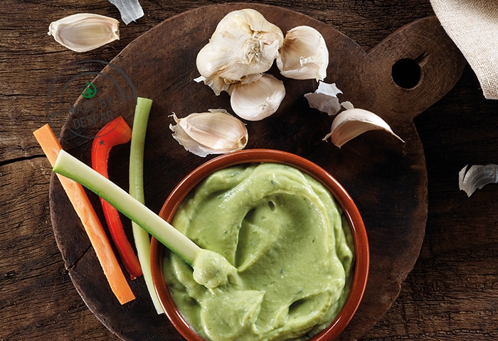 Salsa all’aglio, limone e basilico con pinzimonio di verdure