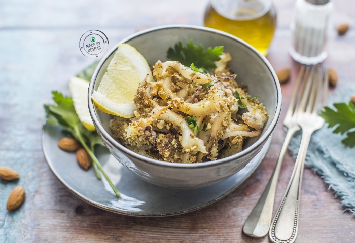 Seppie al forno con mandorle ed erbe aromatiche