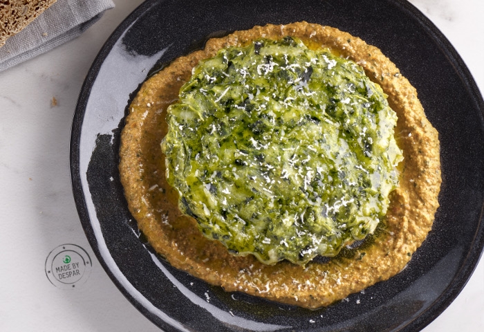 Sformatino di cicoria con fave, pecorino e salsa di anacardi