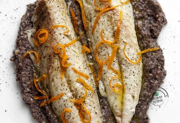 Sgombro al vapore con pesto di olive nere