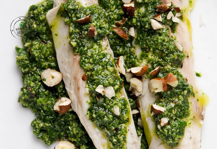 Sgombro al vapore con pesto di rucola e nocciole