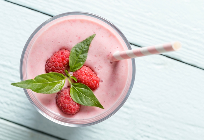 Smoothie ai cereali e frutti rossi