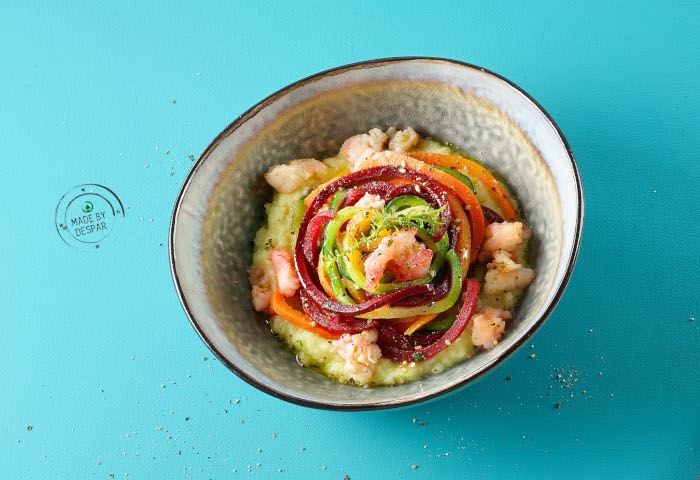 Spaghetti di verdure con ragù di crostacei e crema di patate al timo