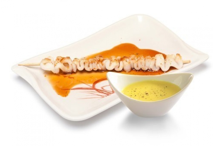 Spiedini di seppia, briciole alla paprica e crema di mais