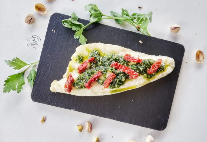Spigola in crosta di pomodorini secchi e pistacchi