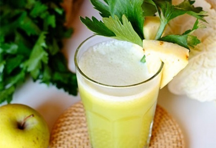 Succo di cavolo, ananas e mela