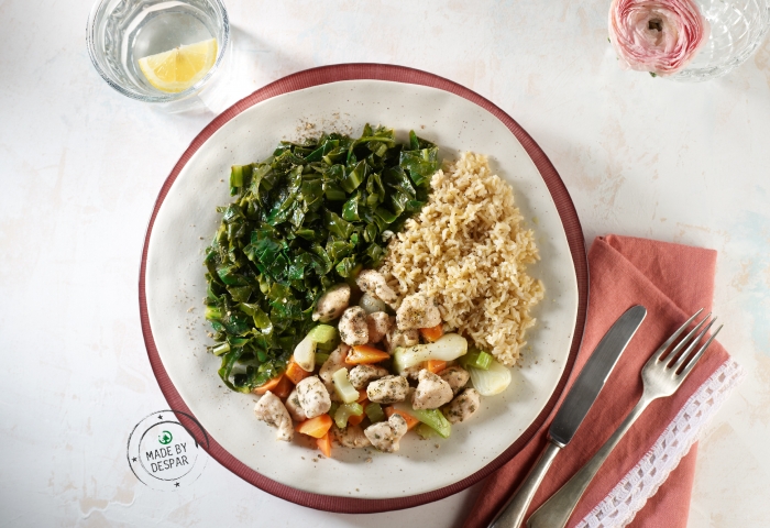 Tacchino agli aromi con cipollotti caramellati e riso basmati saltato alla bieta