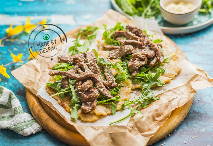 Tacos di riso con straccetti di manzo e rucola