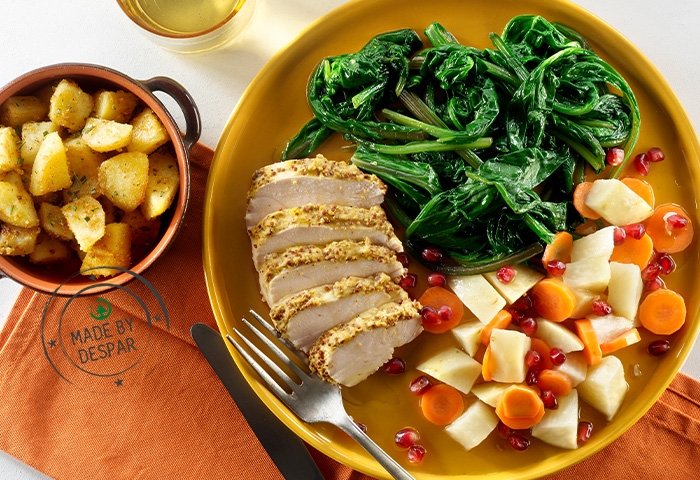 Tagliata di pollo con insalata tiepida di verdure, melagrana e patate in crosta