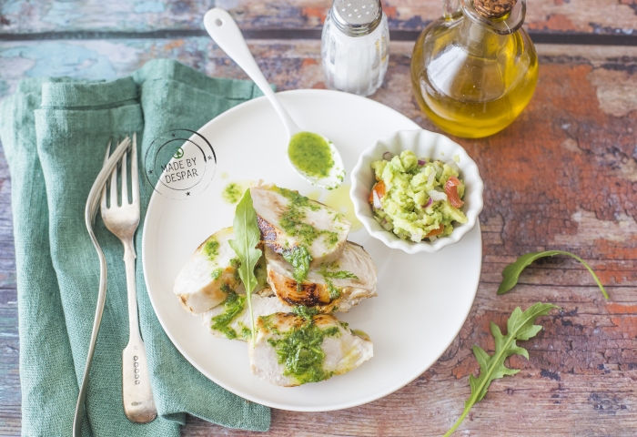 Tagliata di pollo con olio alla rucola e guacamole