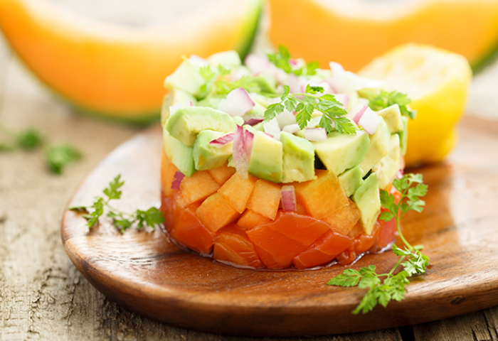 Tartare di salmone, melone e avocado