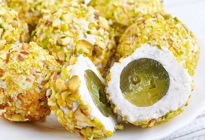 Tartufi di uva, caprino e frutta secca