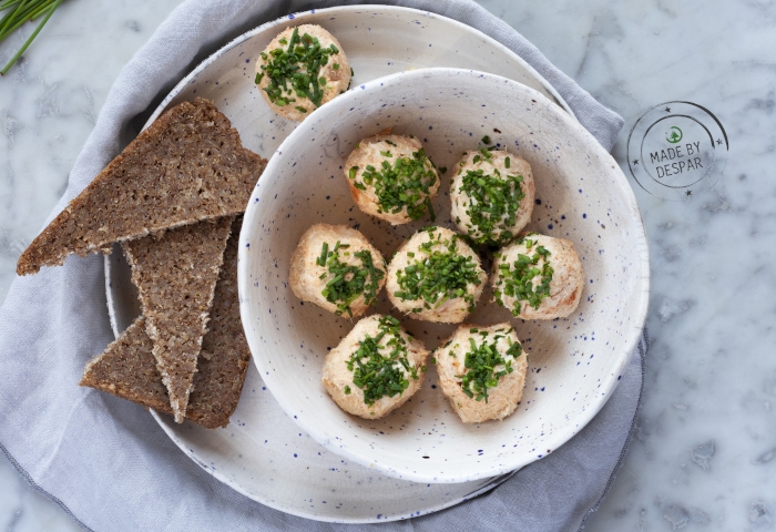 Tartufini di tonno e ricotta alla paprica