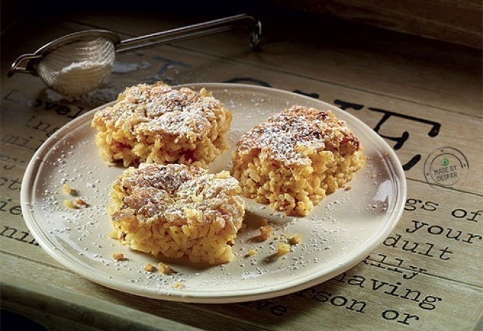 Torta di riso con limone e pistacchi