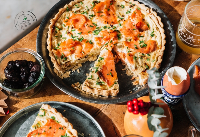 Torta salata con ricotta, porri e salmone