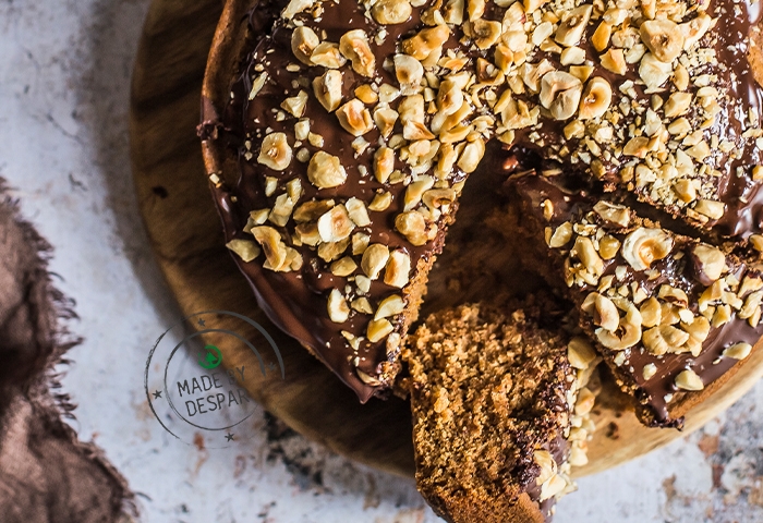 Torta vegan con arancia, cannella e cioccolato