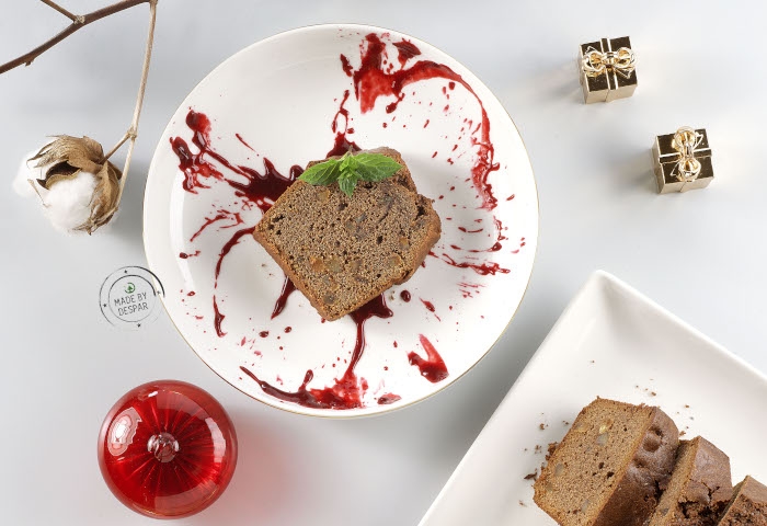 Tronchetto al cacao, cannella, arancia e salsa di more