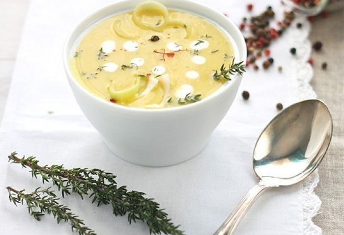 Vellutata al porro e zafferano con fonduta di Taleggio