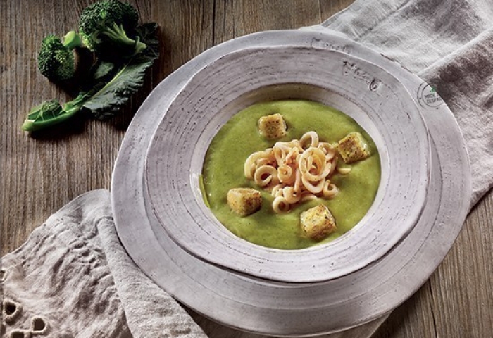 Vellutata di broccoli e cavolfiori con tagliatelle di calamaro