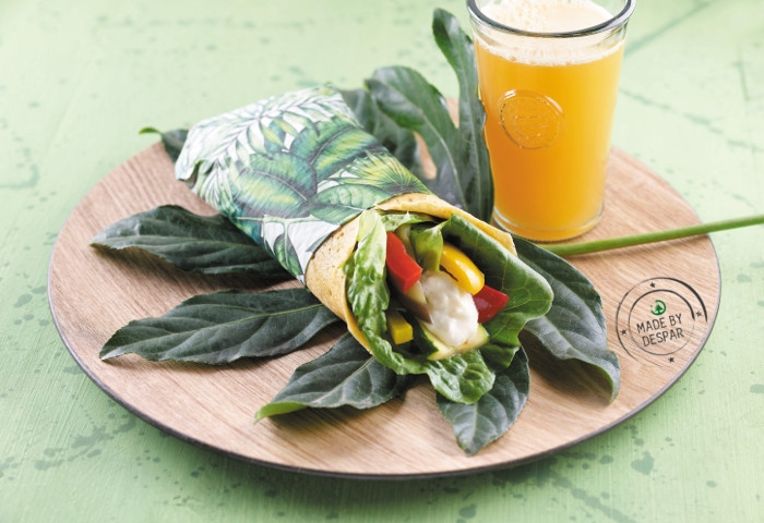Wrap di ceci con stracchino, peperoni, melanzane, zucchine e lattuga