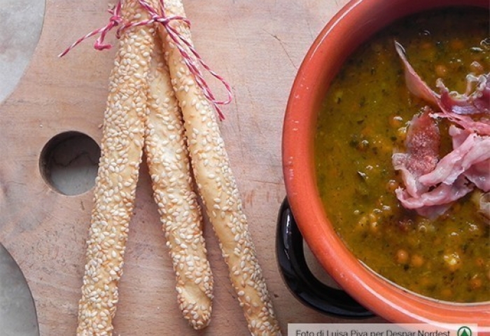 Zuppa ai cereali con zucca, porcini e speck croccante