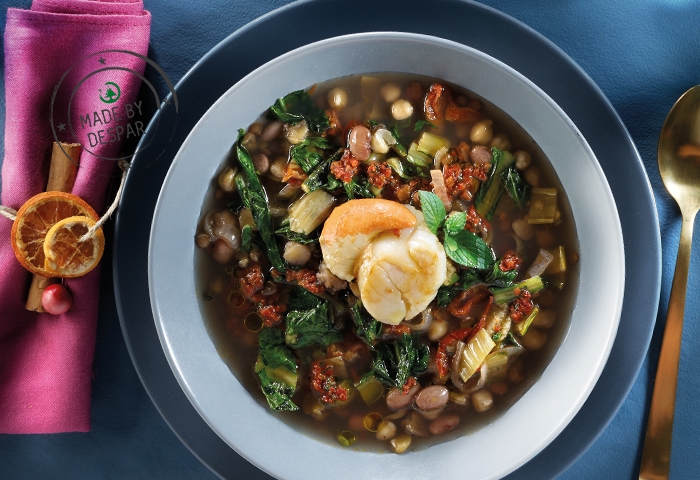 Zuppa di legumi e capesante, cicoria, pomodoro secco e menta