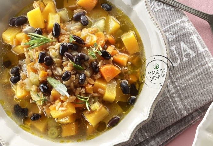 Zuppa di zucca, farro e fagioli neri