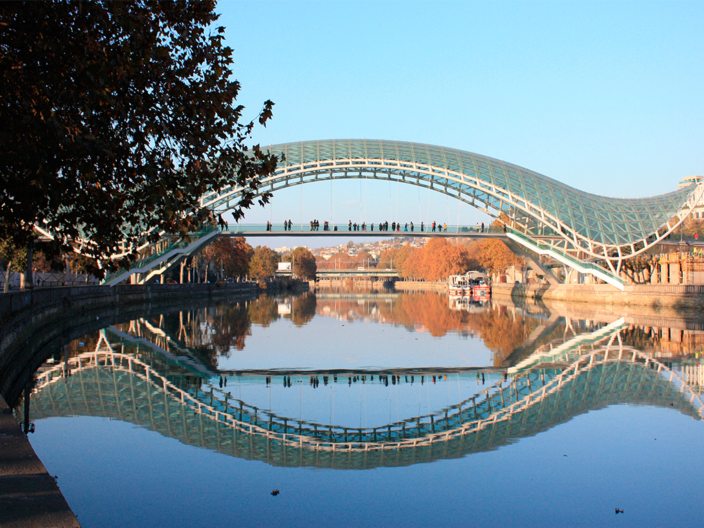 TBILISI PUENTE.jpg