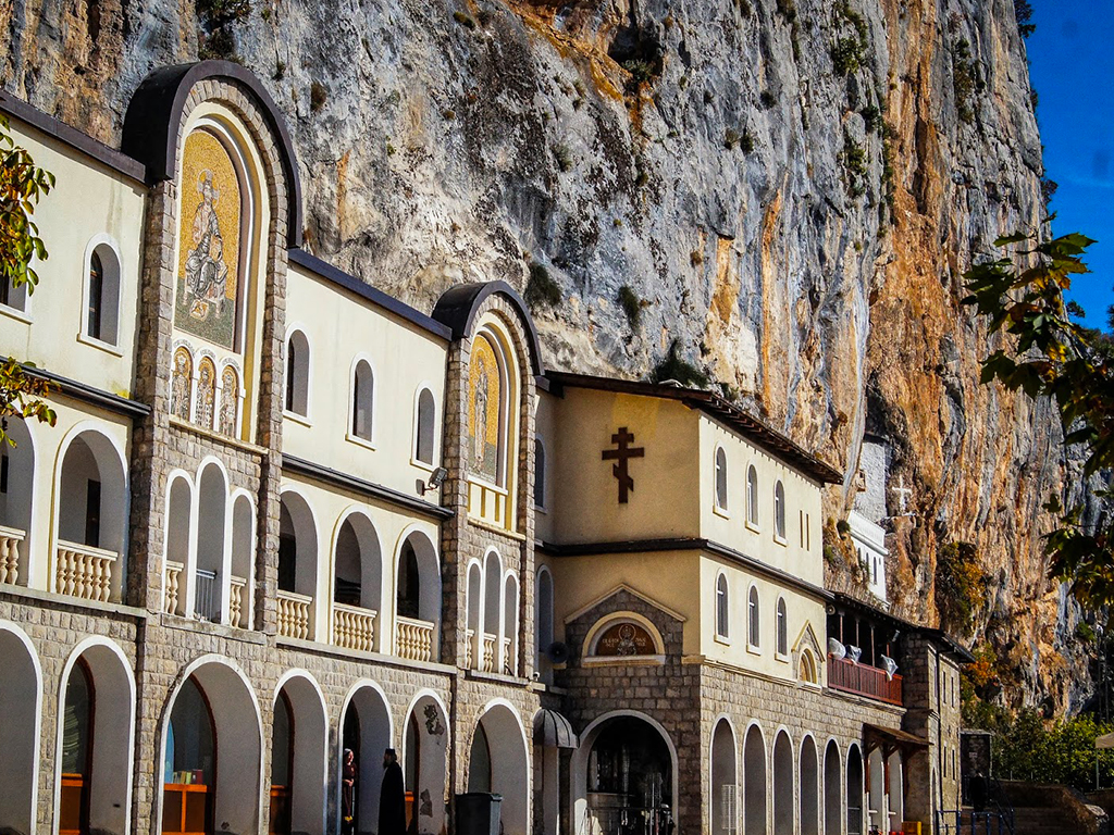 9 Monasterio Ostrog...
