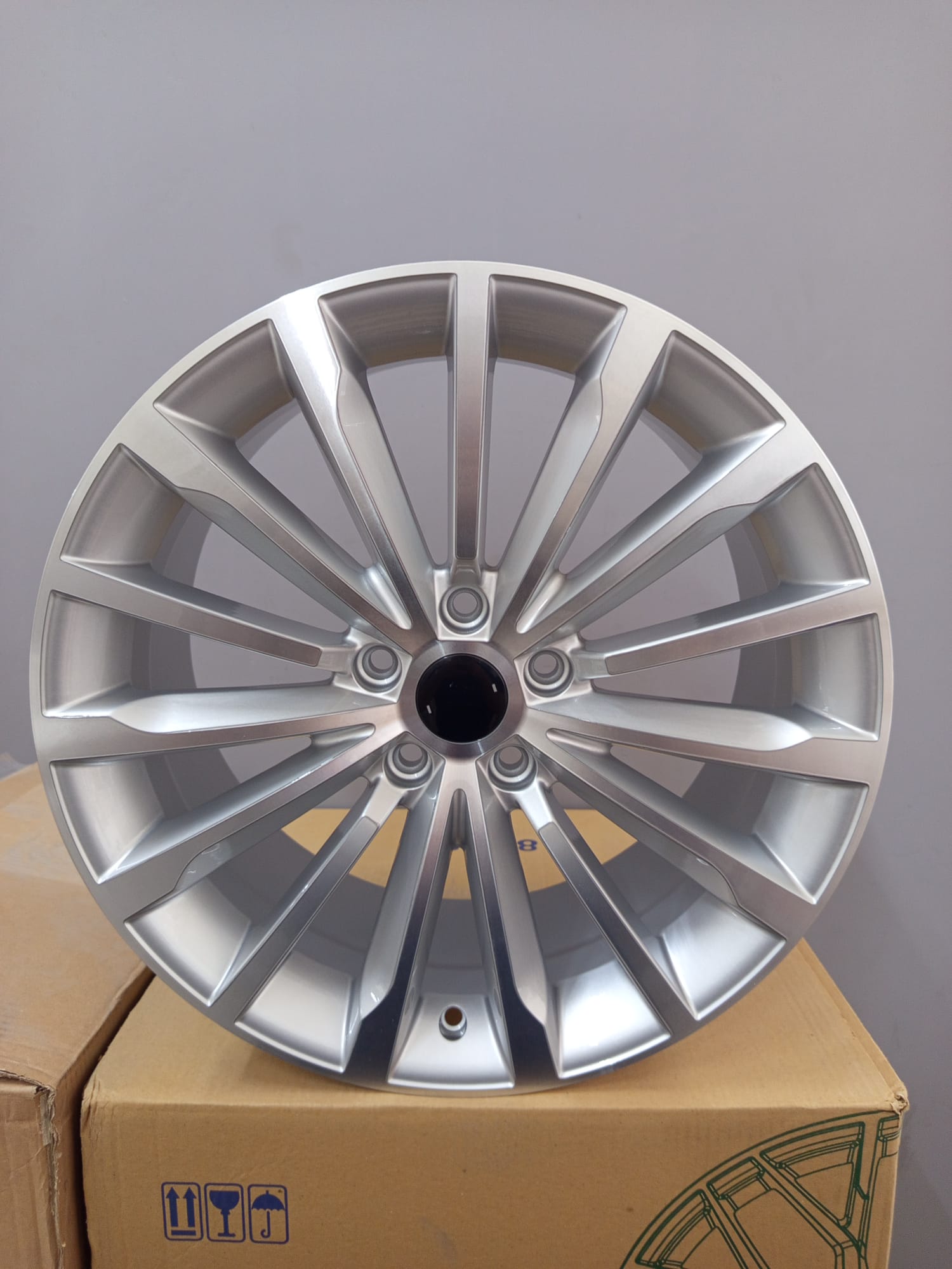 8X18 5X112 ET44 57,1 SF