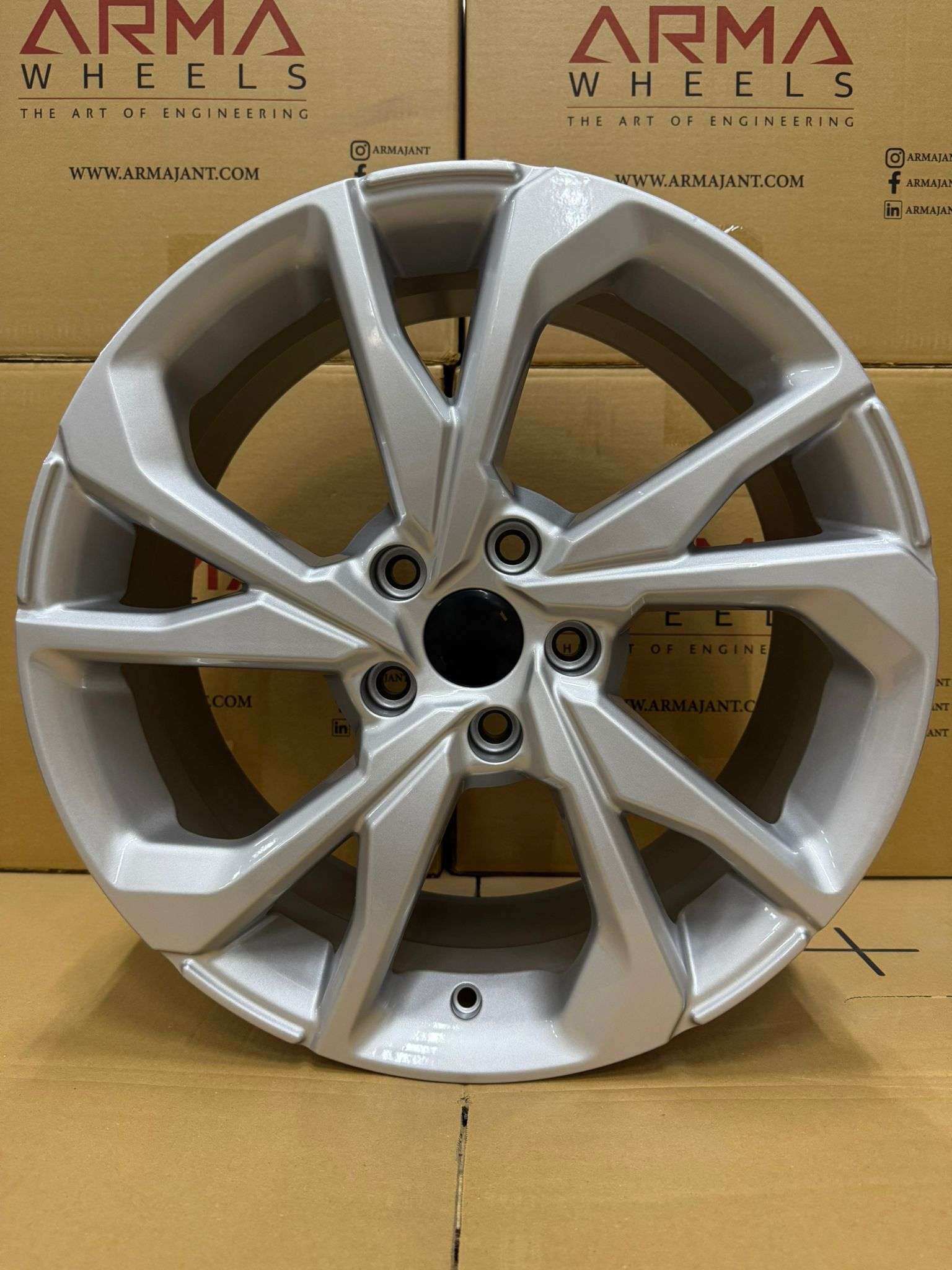 8X18 5X114,3 ET45 73,1 SILVER