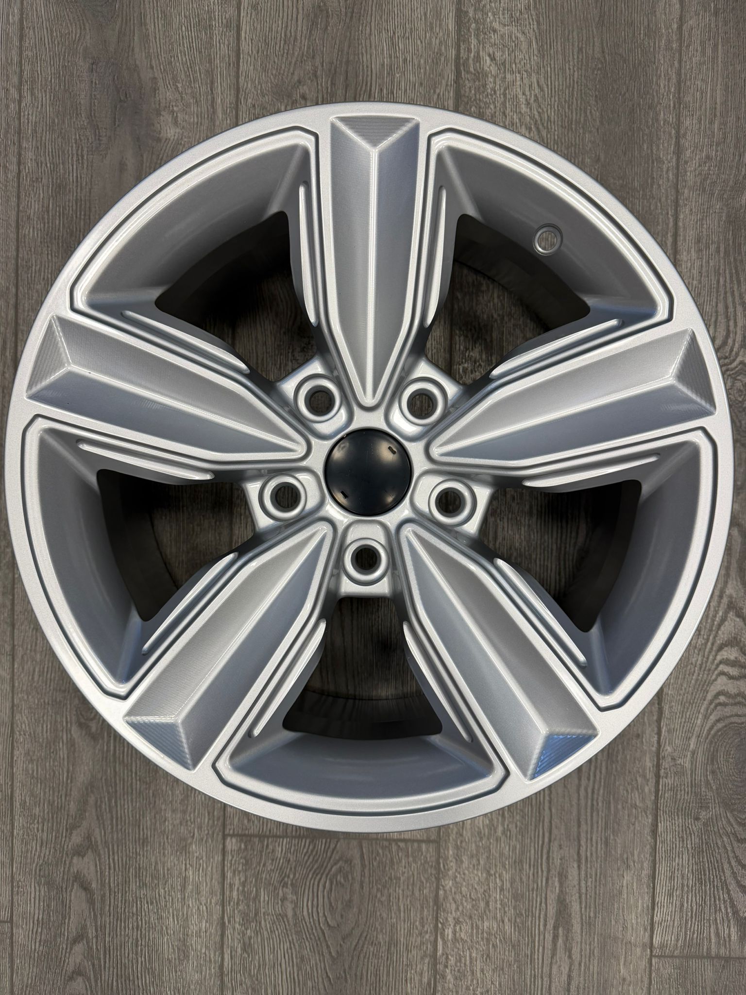 8x18 5x114,3 ET35 73,1 SILVER