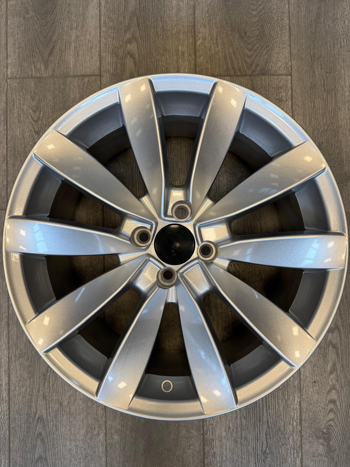 8X18 5X112 ET42 67.1 SILVER