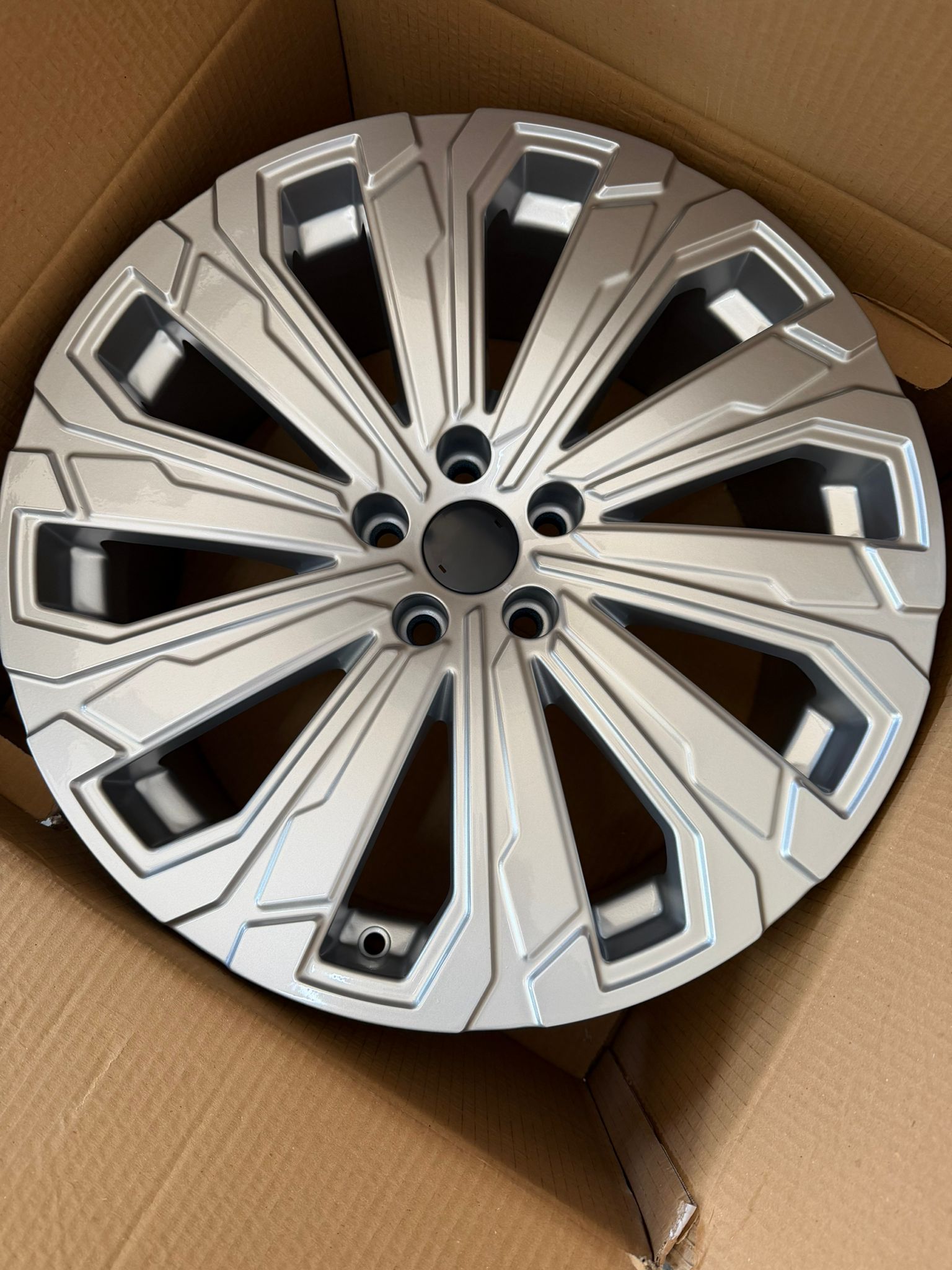 8.5X19 5X108 ET 35 67.1 SILVER