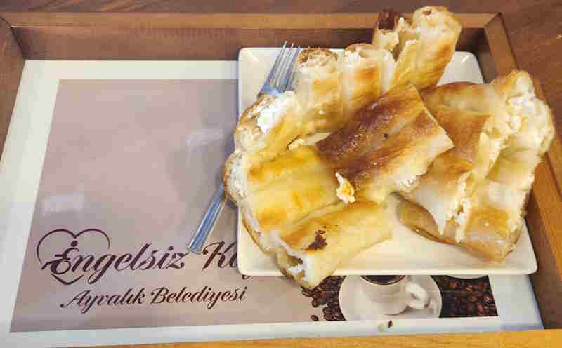 BOŞNAK BÖREĞİ (PEYNİRLİ) BOŞNAK BÖREĞİ (PEYNİRLİ)