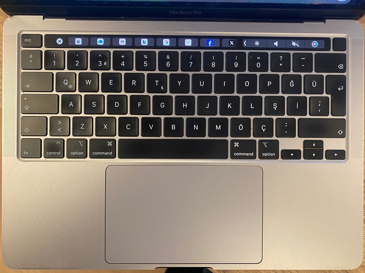 Apple MacBook Pro A2289 (2020) 13.3" Touchbar i5-8257U 8Gb 256Gb Ssd Laptop Pc (2.el)