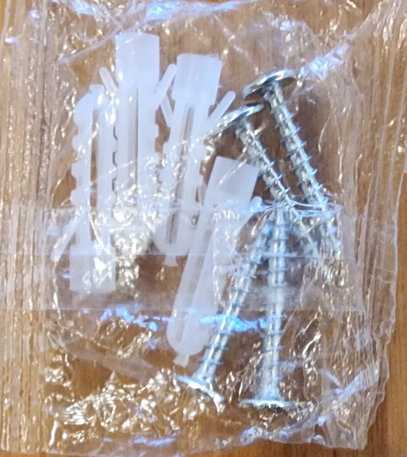 Dübel Plastik 5mm + Vida (4 Dübel + 4 Vida)